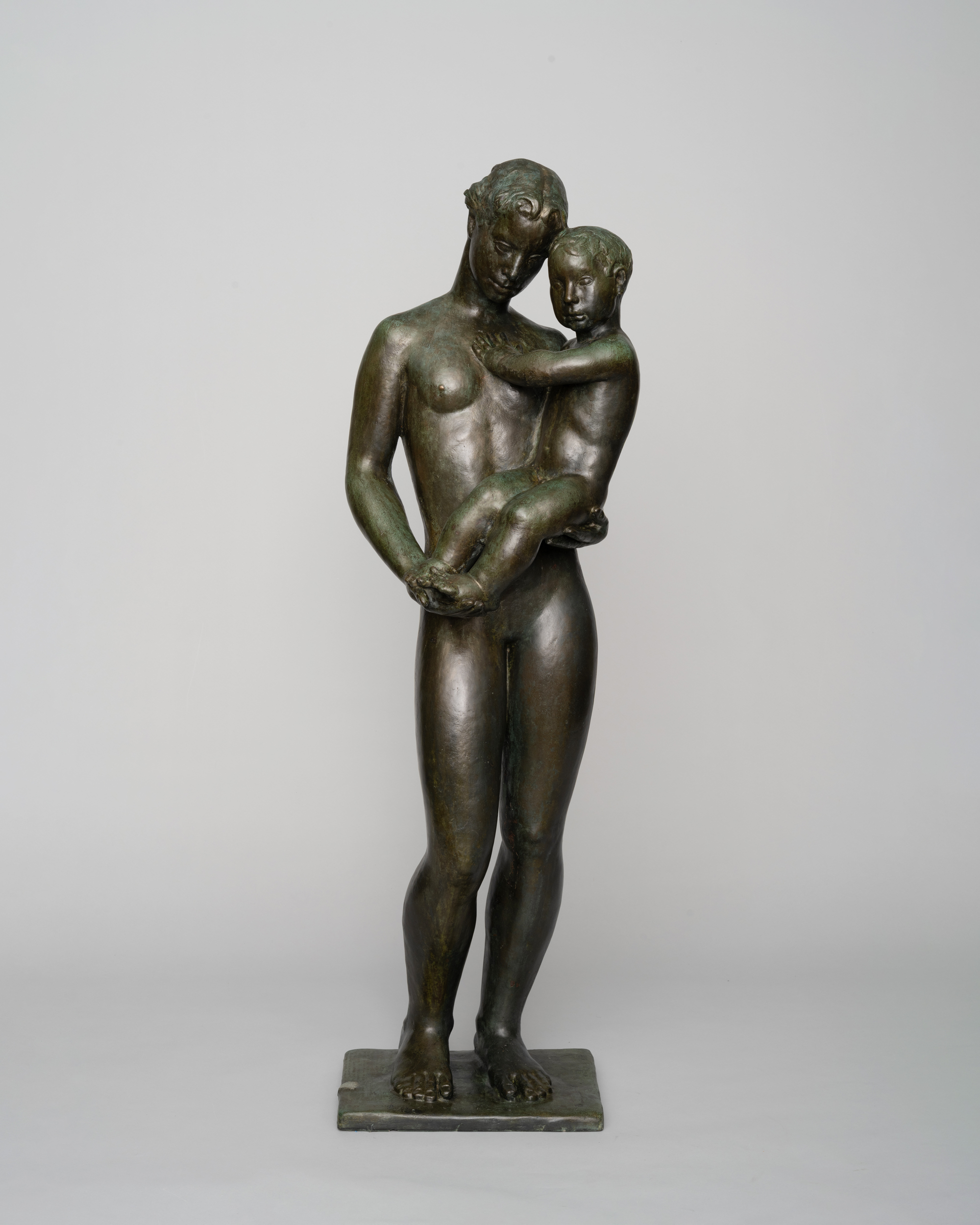 Bronzefigur Mutter mit Kind (Jugend)